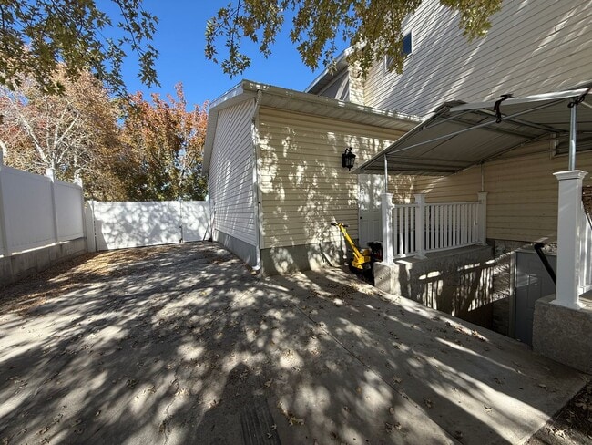 Building Photo - Beautifully Updated Home in South Jordan!