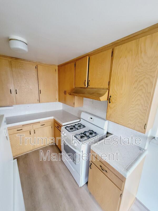 Building Photo - 4401 Clayton Ave W
