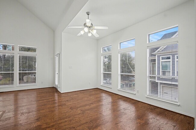 Building Photo - 2416 Charleston St