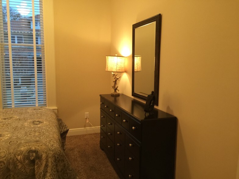 Bedroom - 114 E University St