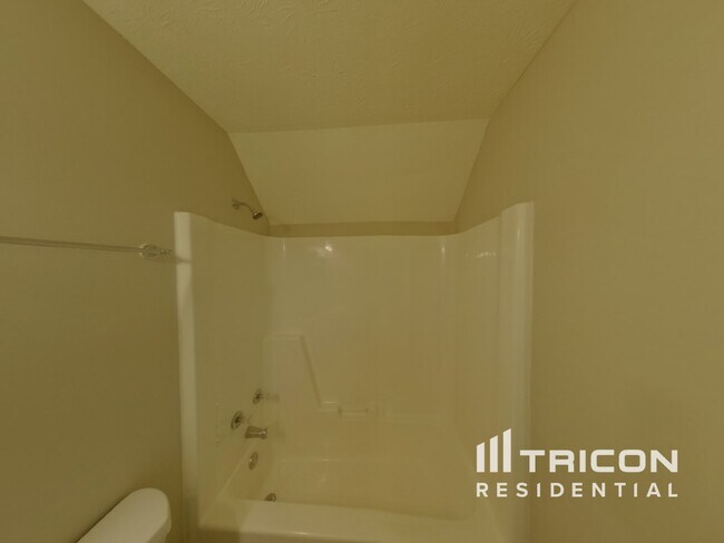 Building Photo - 1526 Amberwood Cir