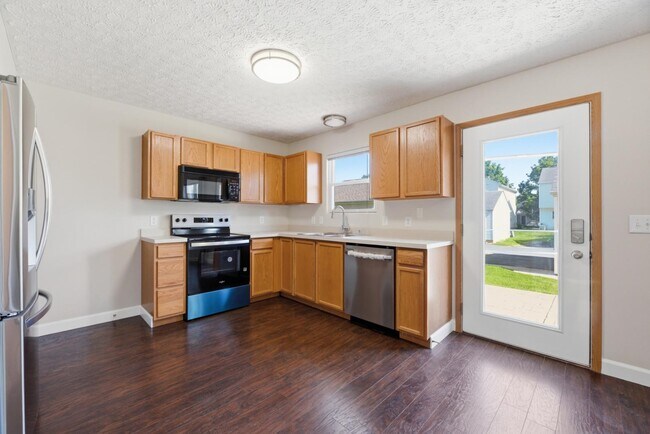 Building Photo - 106 Hewes St