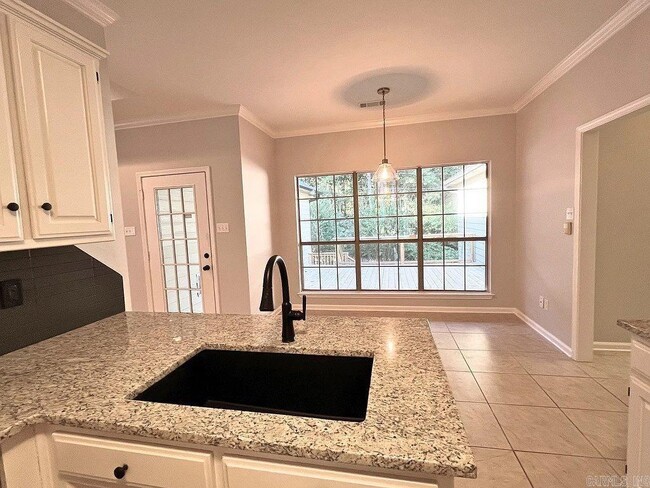 Building Photo - 14302 Westbury Dr