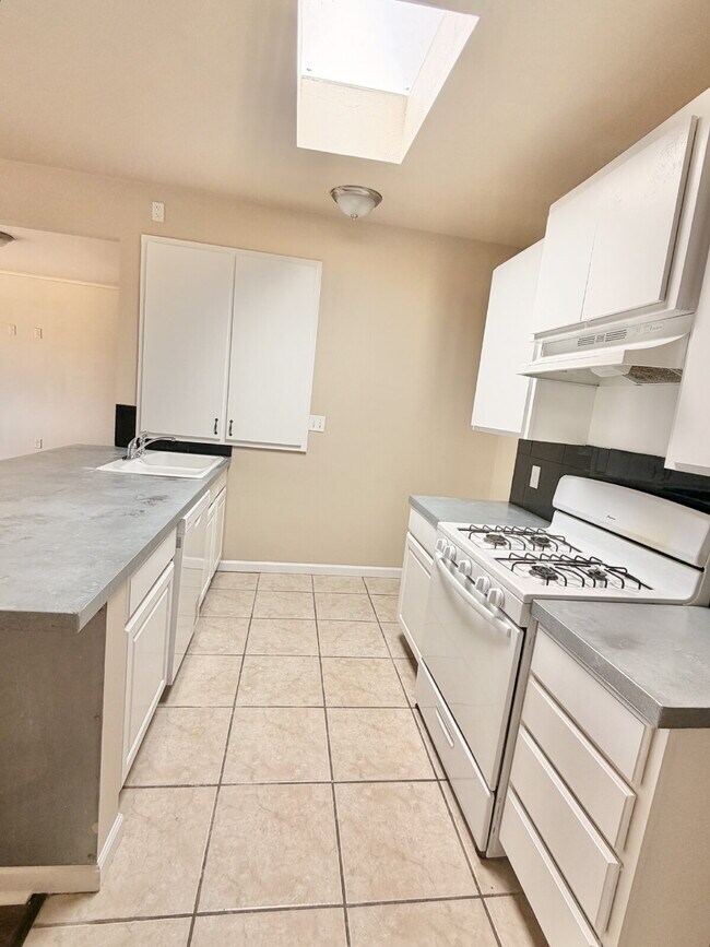 Building Photo - "Charming 3-Bed, 2-Bath Lubbock Home with Spacious 1176 Sq Ft Layout!"