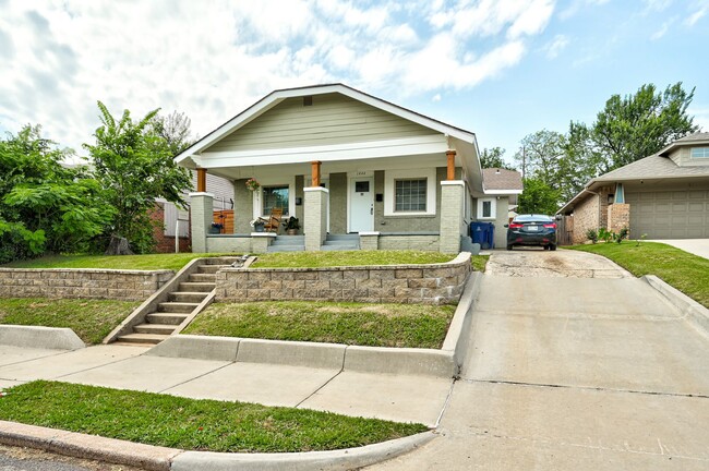 Building Photo - 1444-1446 NE 13th St Duplex