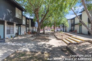 Building Photo - 2802 Lasses Blvd