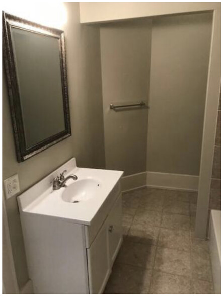 Updated bathroom - 801 S Main St