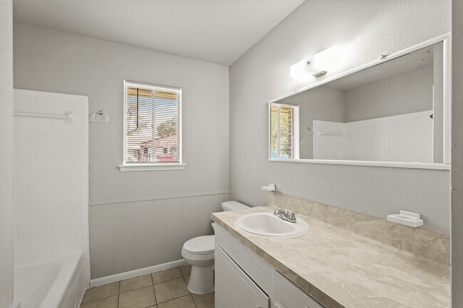 Building Photo - 1802 Mosher Ln