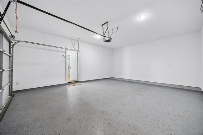 Building Photo - 208 N York St