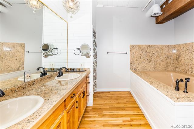 Building Photo - 1940 Blake St