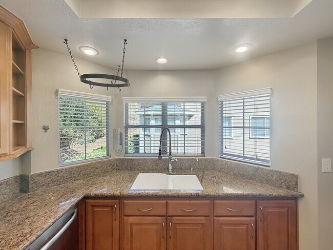 Building Photo - 9980 Scripps Vista Way
