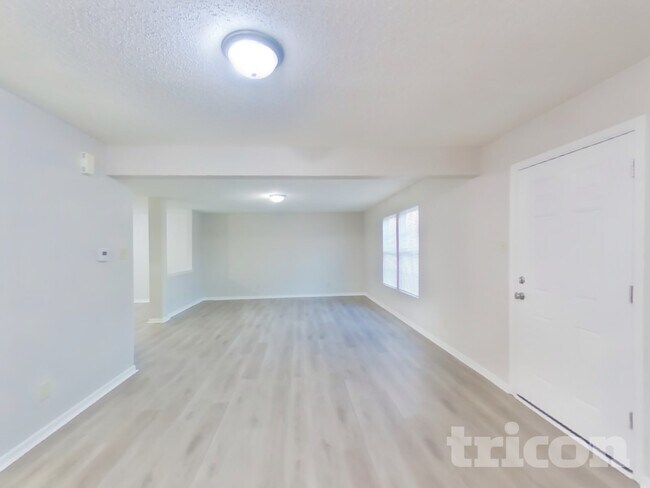 Building Photo - 10775 Wymm Ln