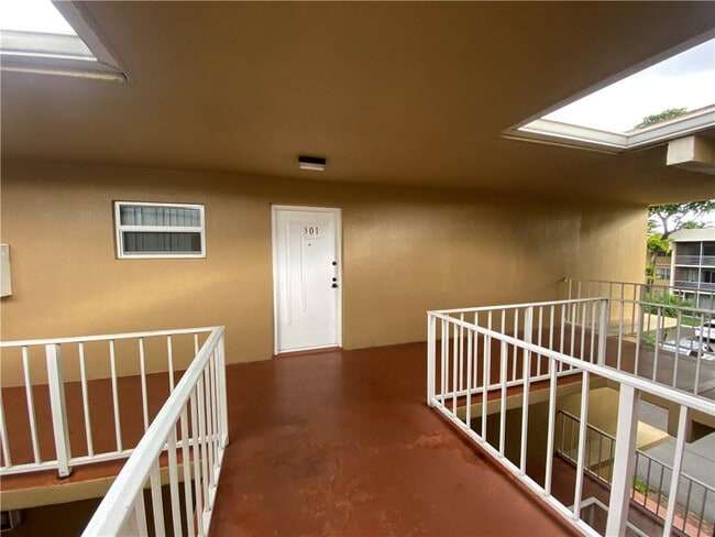 Building Photo - 4235 N University Dr