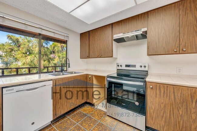 Building Photo - 2 BR/ 2BA 1380 SQFT Point Loma / La Playa ...