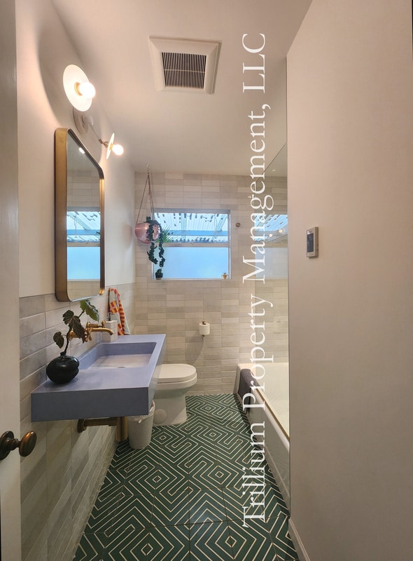 Building Photo - 5935 N Concord Ave