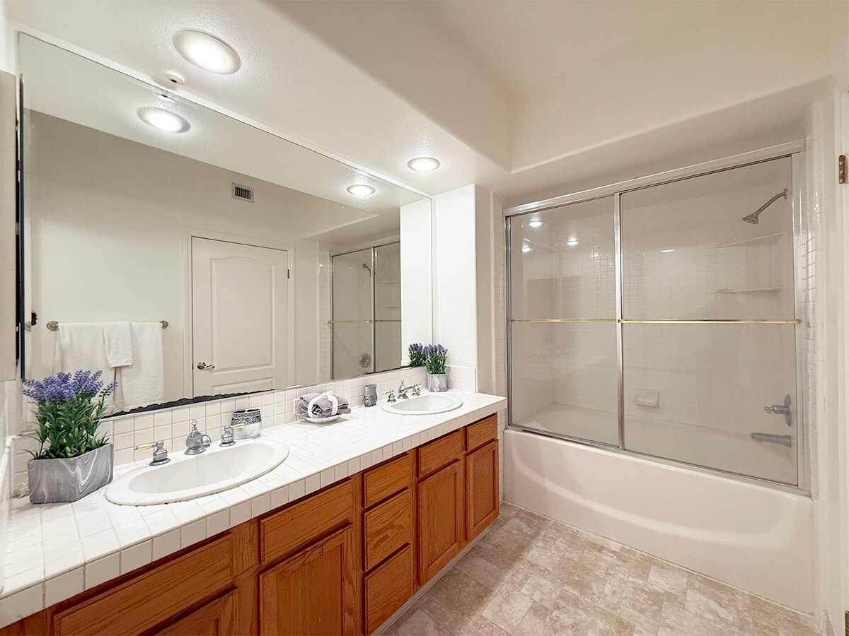 Building Photo - 144 S 3rd St