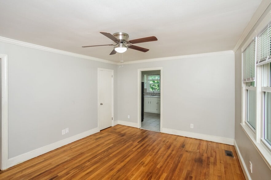 Building Photo - 2647 Glenwood Rd