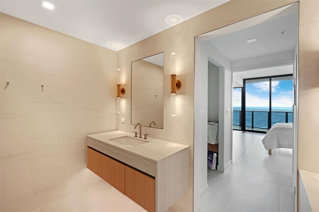 Building Photo - 900 N Ocean Blvd