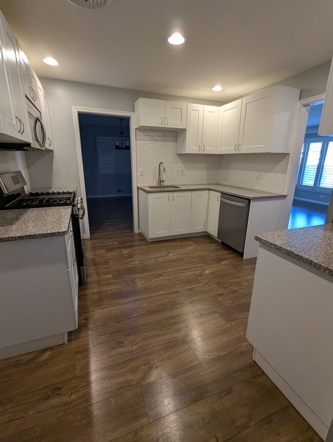 Building Photo - Charming & Spacious Home in the Heart of R...