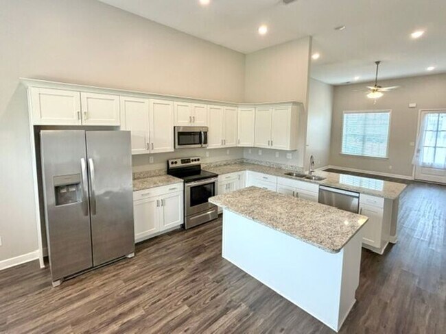 Building Photo - Now Leasing a 5 bedroom 3 bath home in Millington