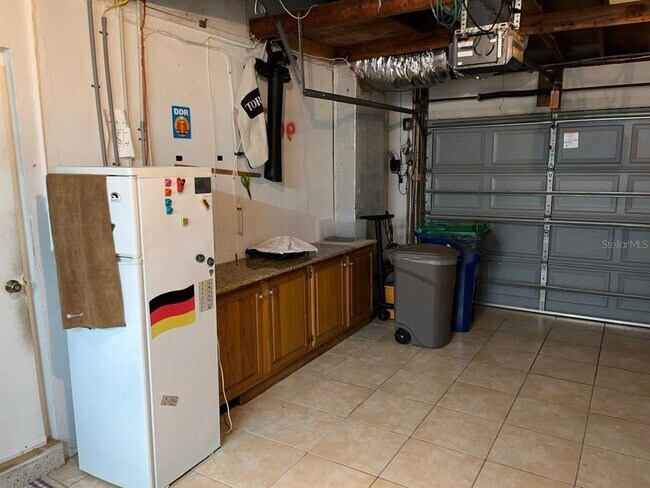 Building Photo - 2130 E Vina Del Mar Blvd