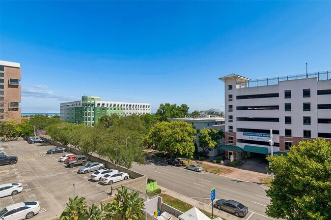 Building Photo - 470 3rd St S