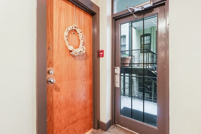 Building Photo - Amazing Adams Morgan Two-Level Condo| Parking included!
