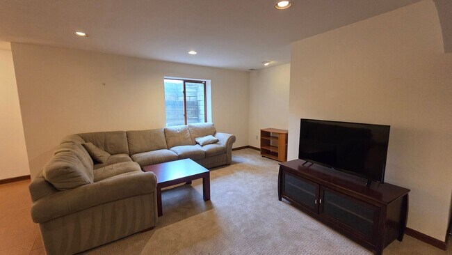 Building Photo - 7 bedroom 5 Bath Home In Desirable Boulder Location - Partially Furnished - 6 Month Lease Only