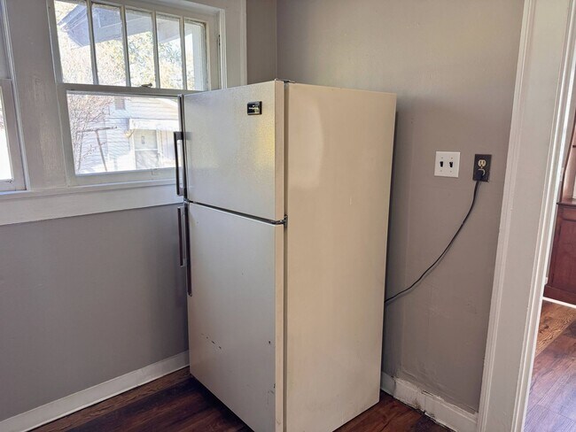 Building Photo - 1710 Monroe St