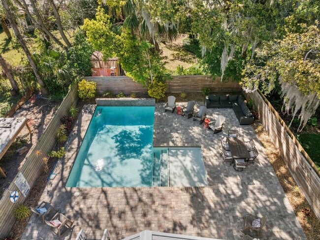 Building Photo - 76 Sanford St