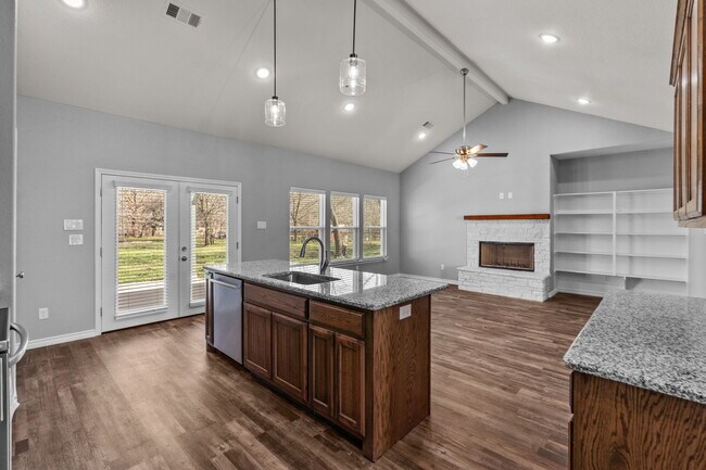 Building Photo - 412 N Wickham St