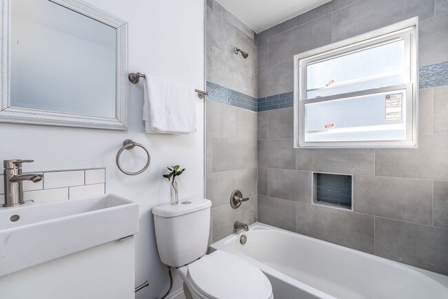 Building Photo - 5733 Montgomery Rd