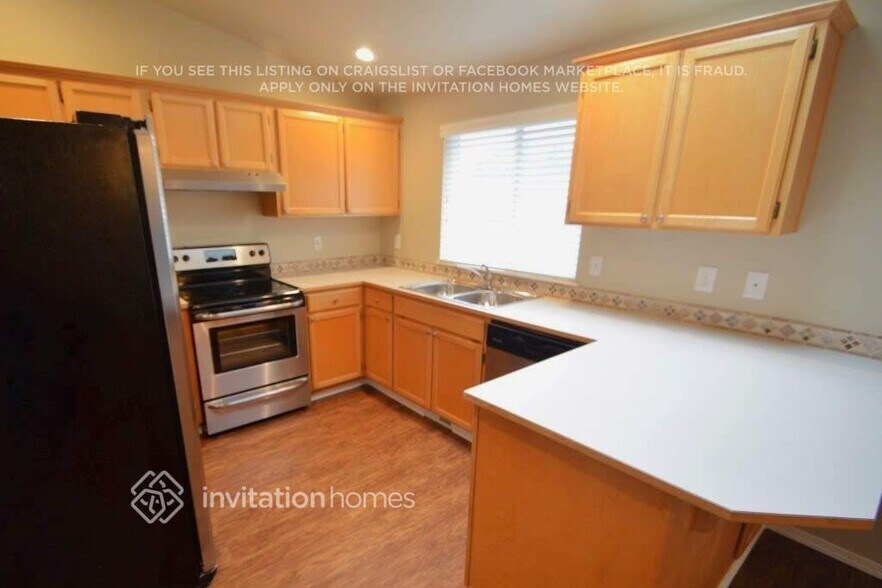 Building Photo - 9528 52nd Dr NE