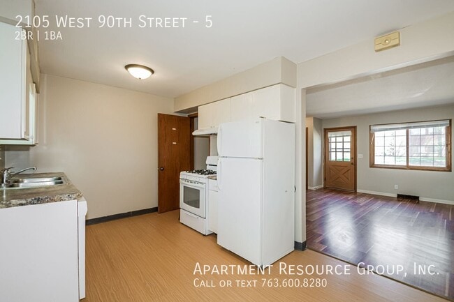Building Photo - 2105 W 90th St