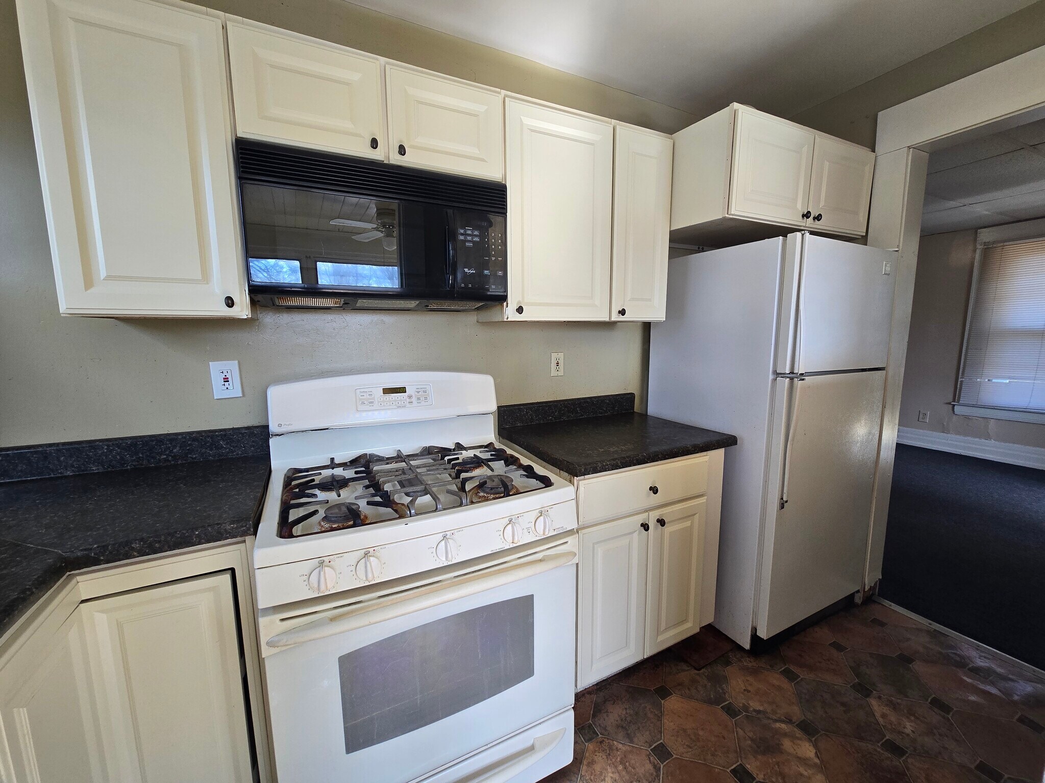 Building Photo - 333 Grand Ave