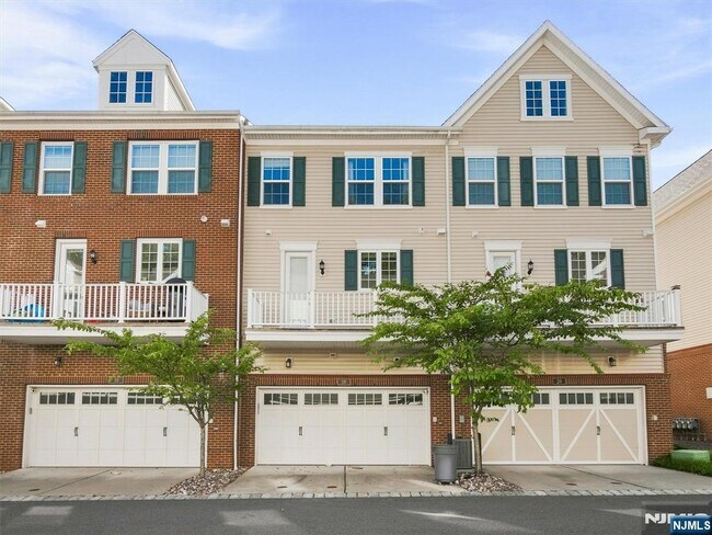 Building Photo - 18 Litchfield Ln