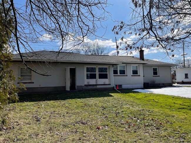 Building Photo - 1067 Long Pond Rd