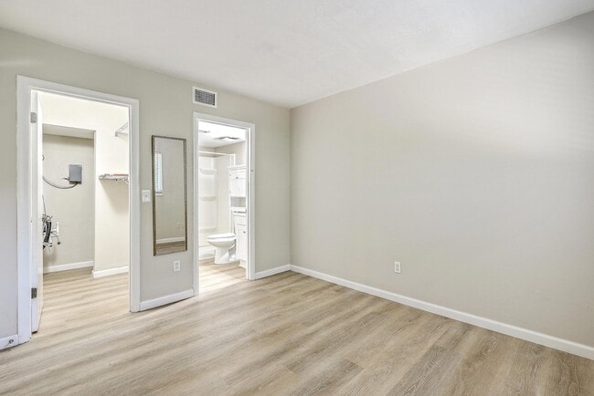 Building Photo - 2162 Bees Ferry Rd