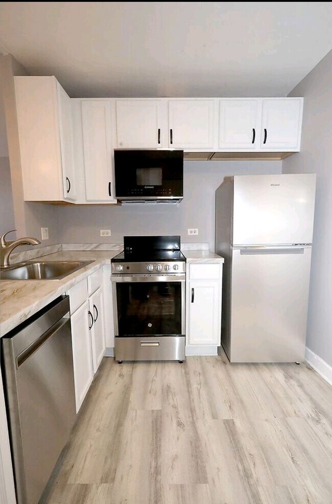 Building Photo - 345 E Eastgate Pl