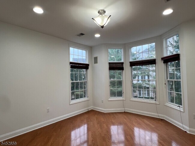 Building Photo - 311 Kensington Ln