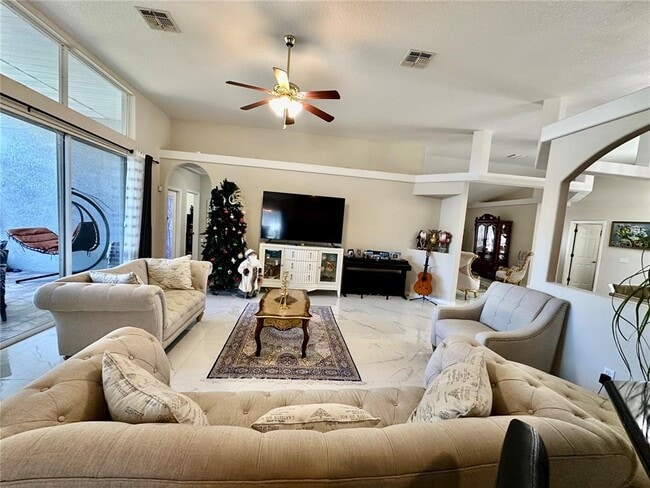 Building Photo - 1947 Fairway Loop