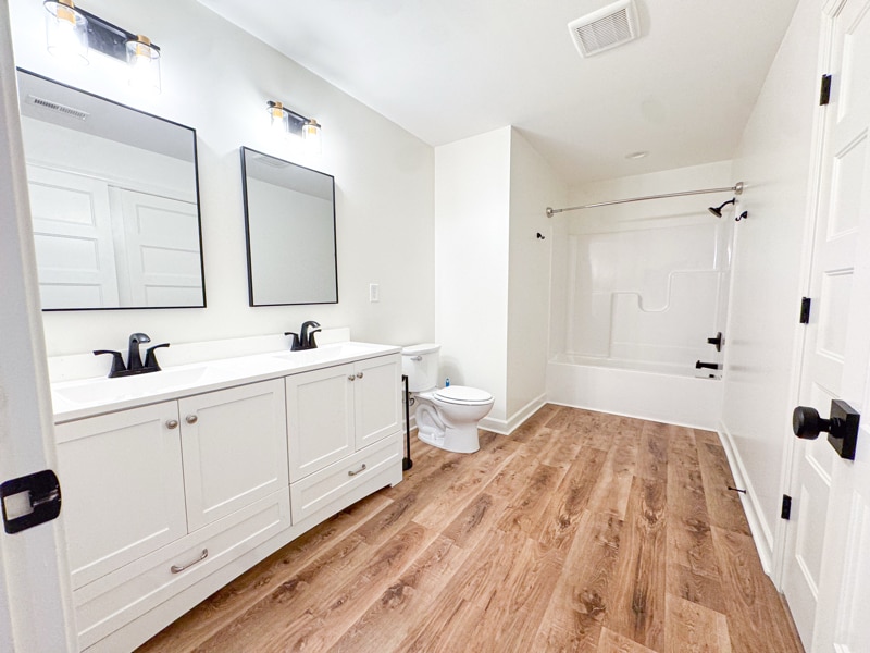 Building Photo - 134 N Clarendon Dr