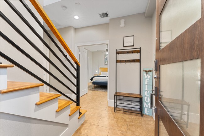 Building Photo - 3802 Lovejoy St