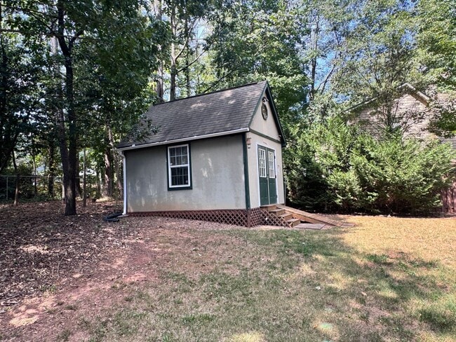 Building Photo - Private 4BR/2BA Decatur Estate on 0.57 Acres Near Emory, Agnes Scott, Avondale Estates & Downtown...