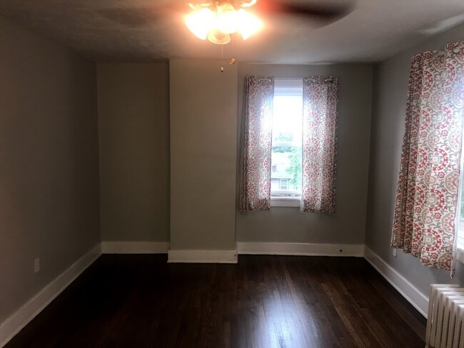 Building Photo - 4 Bedroom; 1 Bath House for Rent - Swissvale