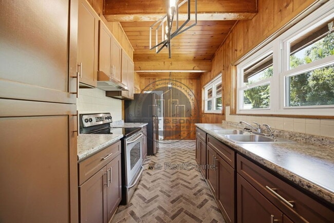 Building Photo - 2203 Amelia Cir
