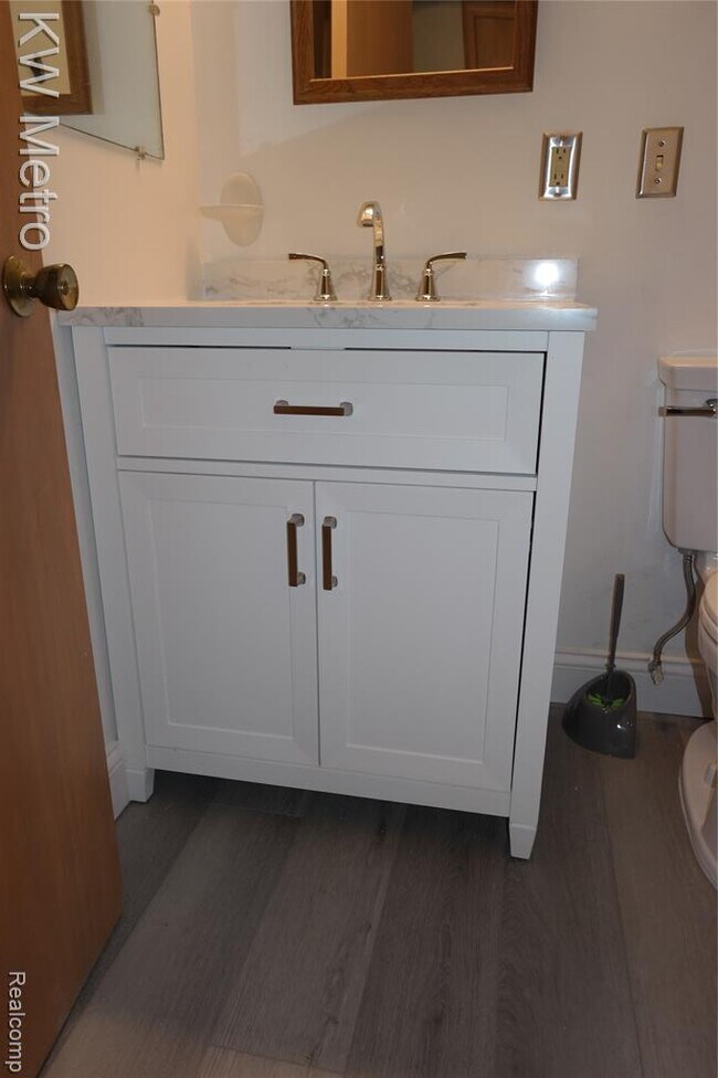 Building Photo - 630 Ann St