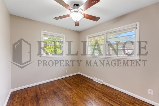 Building Photo - 2210 W Dallas St