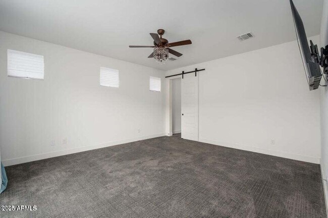 Building Photo - 1221 E Paseo Way