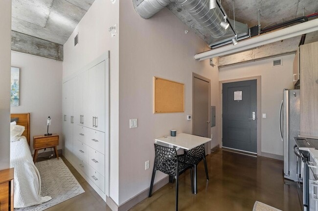 Building Photo - 728 N 3rd St